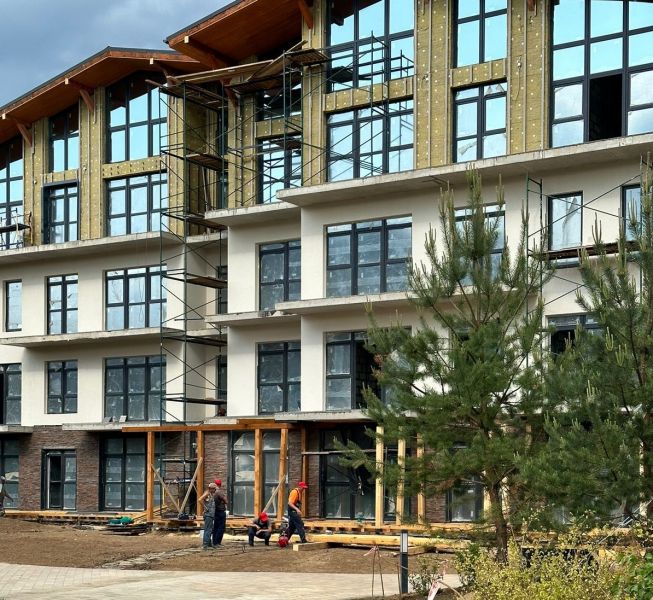 В последней очереди ЖК «Сказка» приступили к облицовке фасадов