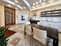 Многокомнатная, квартира, 218 м²