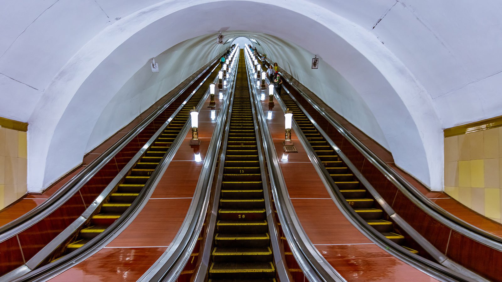 Марьина роща метро эскалатор