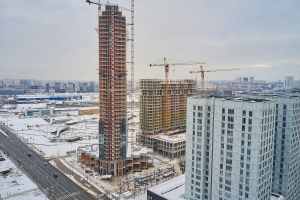 Корпус 9: монтаж остекления