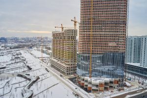 Корпус 9: монтаж остекления