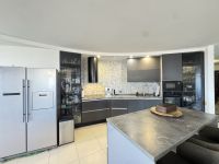 Многокомнатная, квартира, 195.3 м²