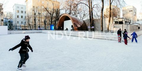 Мастер-классы от олимпийских чемпионов, глинтвейн и кино-встречи. Что ждет посетителей городских катков