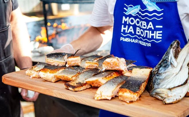 «Москва на волне»: море разной рыбы, SUP-карнавал и лучшие морские деликатесы