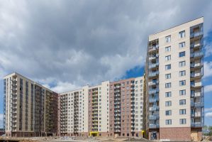 Корпус 1: остекление, благоустройство