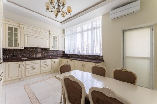 Многокомнатная, квартира, 260 м²