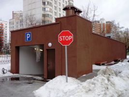Въезд в подземный паркинг