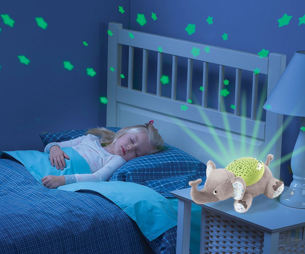 Пойдешь в комнату спать. Светильник-проектор звездного неба Summer Infant Eddie the Elephant. Ночник в комнате. Детская комната с ночником. Детская комната с ночнико.