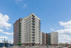 Корпус 2: остекление, благоустройство