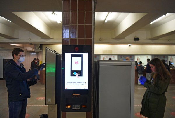 В метро появились терминалы для безналичного пополнения «Тройки» 