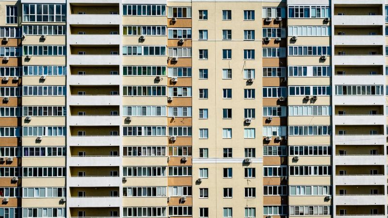 Через плечо: с чем связан рост предложений квартир по переуступке